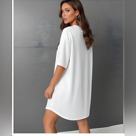 Oversized Heart Sequin Drop Shoulder Tee - Picture 4 of 7